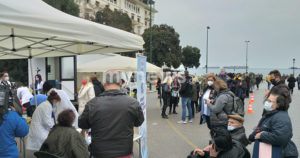 Θεσσαλονίκη: «Ουρές» για εμβόλιο στην πλατεία Αριστοτέλους