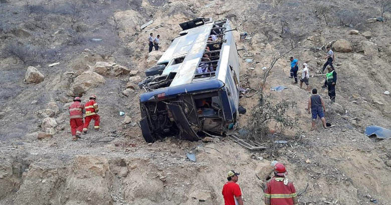 Λεωφορείο έπεσε σε γκρεμό στο Περού