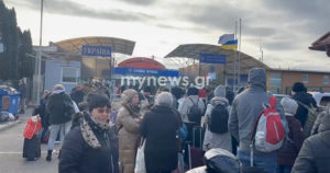ΑΠΟΚΛΕΙΣΤΙΚΟ-Μynews.gr: Εκατοντάδες Ουκρανοί στην αναμονή για να περάσουν στη Σλοβακία (vid, pics)