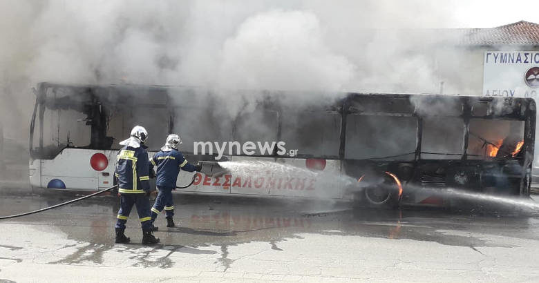 Λεωφορείο του ΚΤΕΛ τυλίχθηκε στις φλόγες