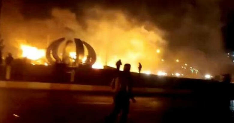 Ιράν σπίτι Χομεινί φωτιά