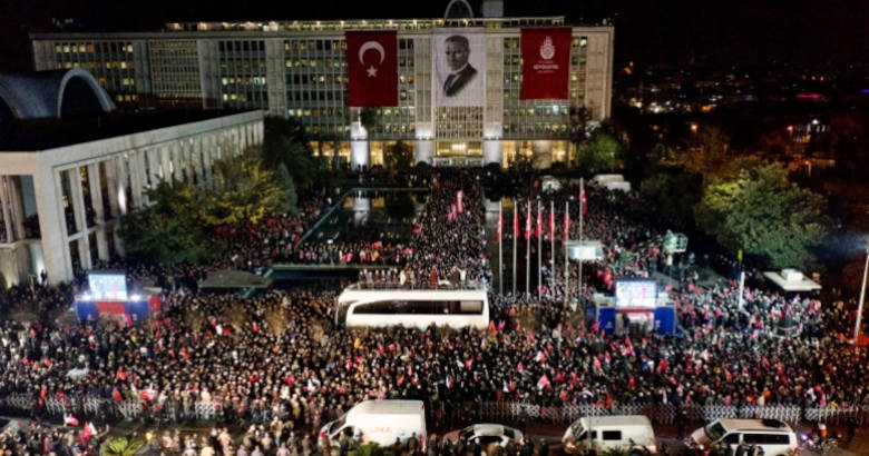 Διαδήλωση υπέρ του Εκρέμ Ιμάμογλου στην Κωνσταντινούπολη