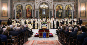 Κηδεία τέως βασιλιά Κωνσταντίνου Αρχιεπίσκοπος μητροπολίτες