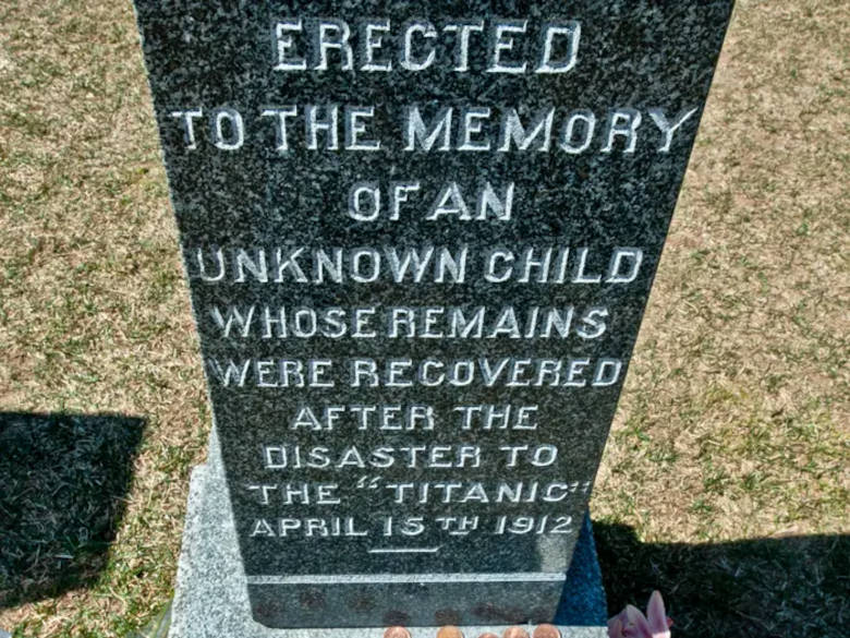 Τιτανικός τάφος παιδί