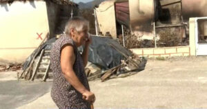 γιαγιά Ζωή κλαίει για το σπίτι της λόγω φωτιάς